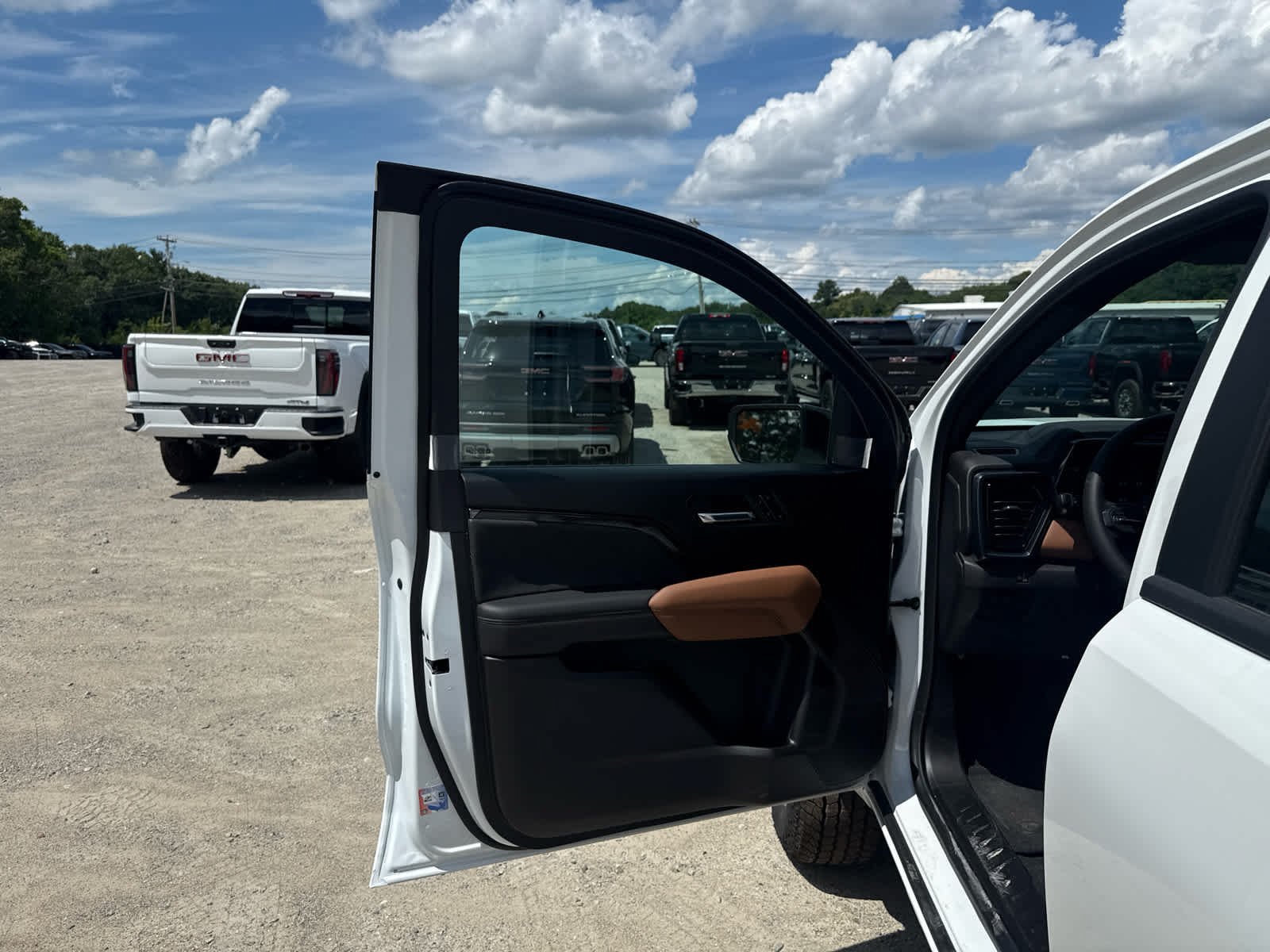 New 2026 GMC Canyon AT4 w/ Technology Plus Package AWD/4WD image 11