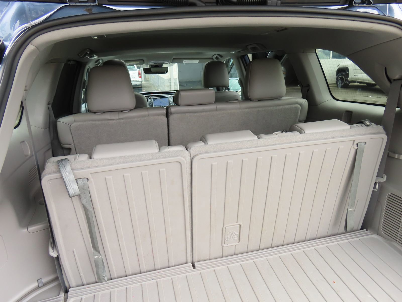 Used 2019 Toyota Highlander XLE AWD/4WD image 39