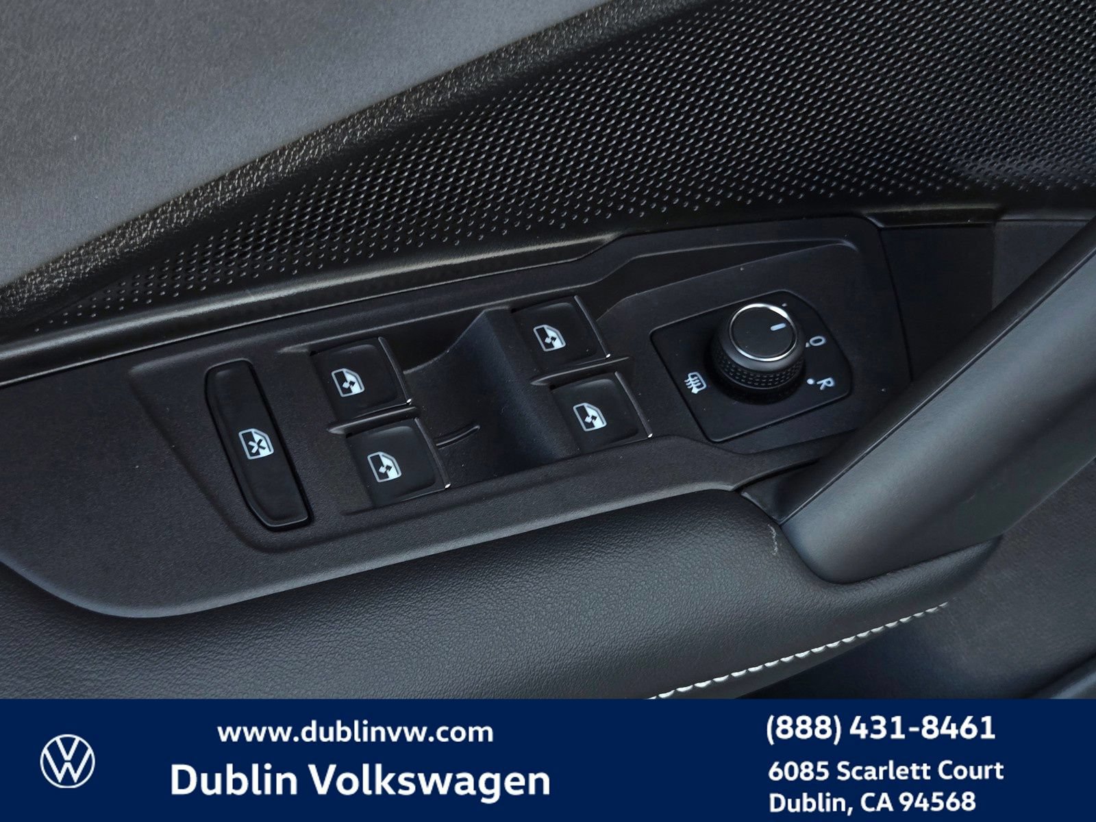 Certified 2026 Volkswagen Tiguan SE FWD image 11