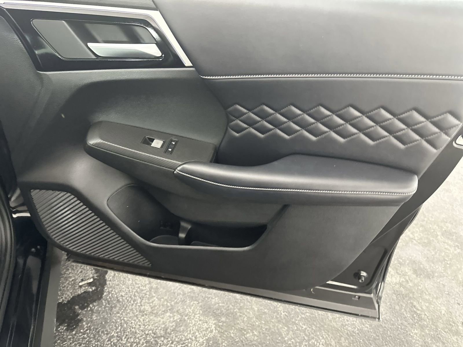 Used 2024 Mitsubishi Outlander SEL Black Edition image 36