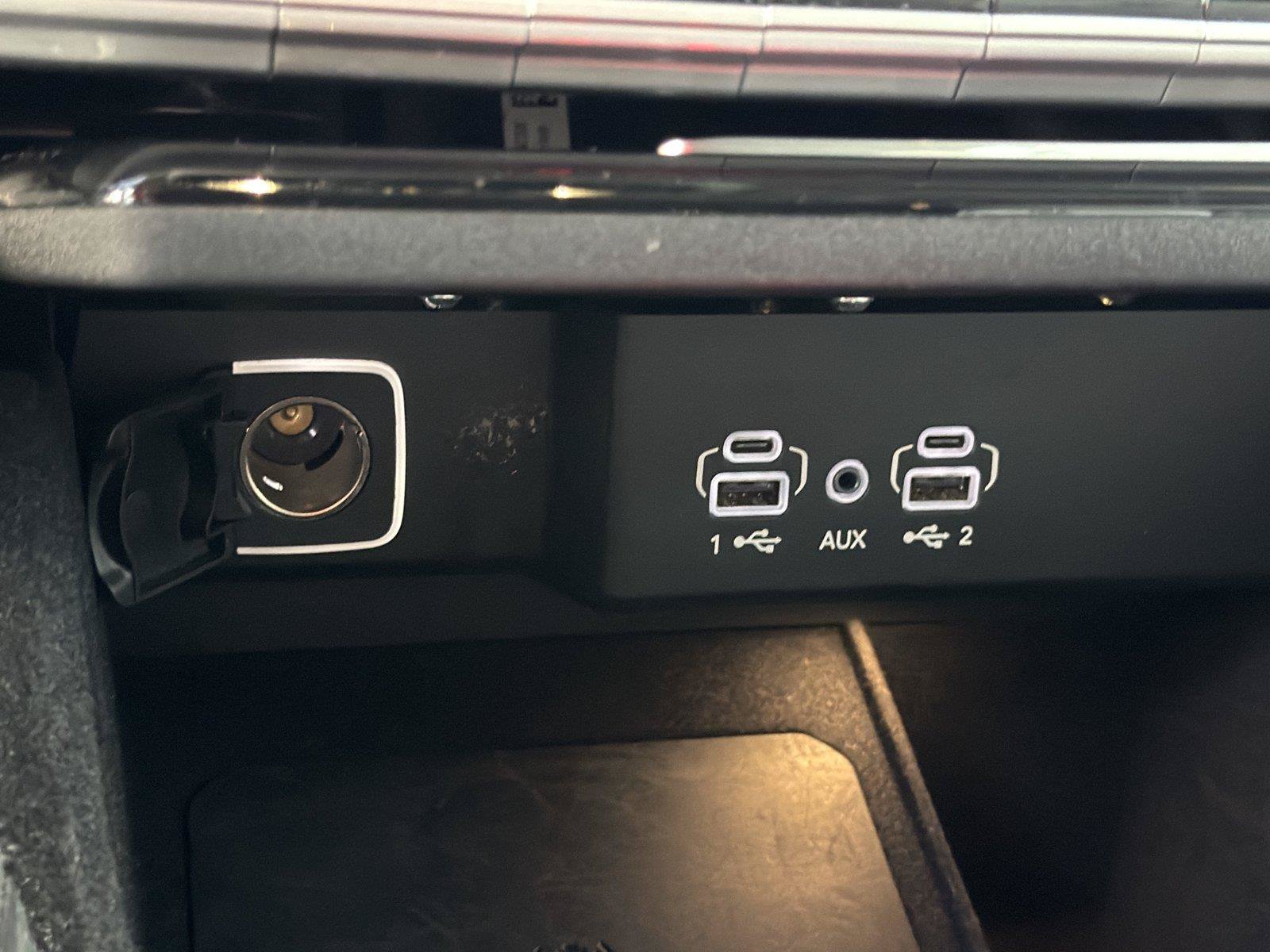 Used 2024 Jeep Wagoneer Series II w/ Flexible Seating Group RWD image 34