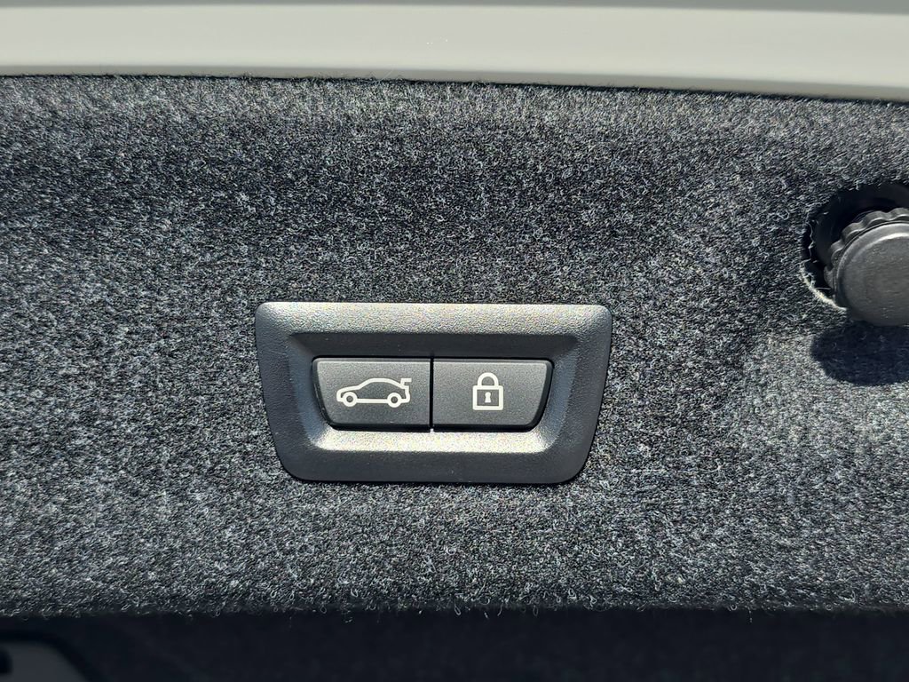 Used 2021 BMW M4 Competition w/ Executive Package image 16