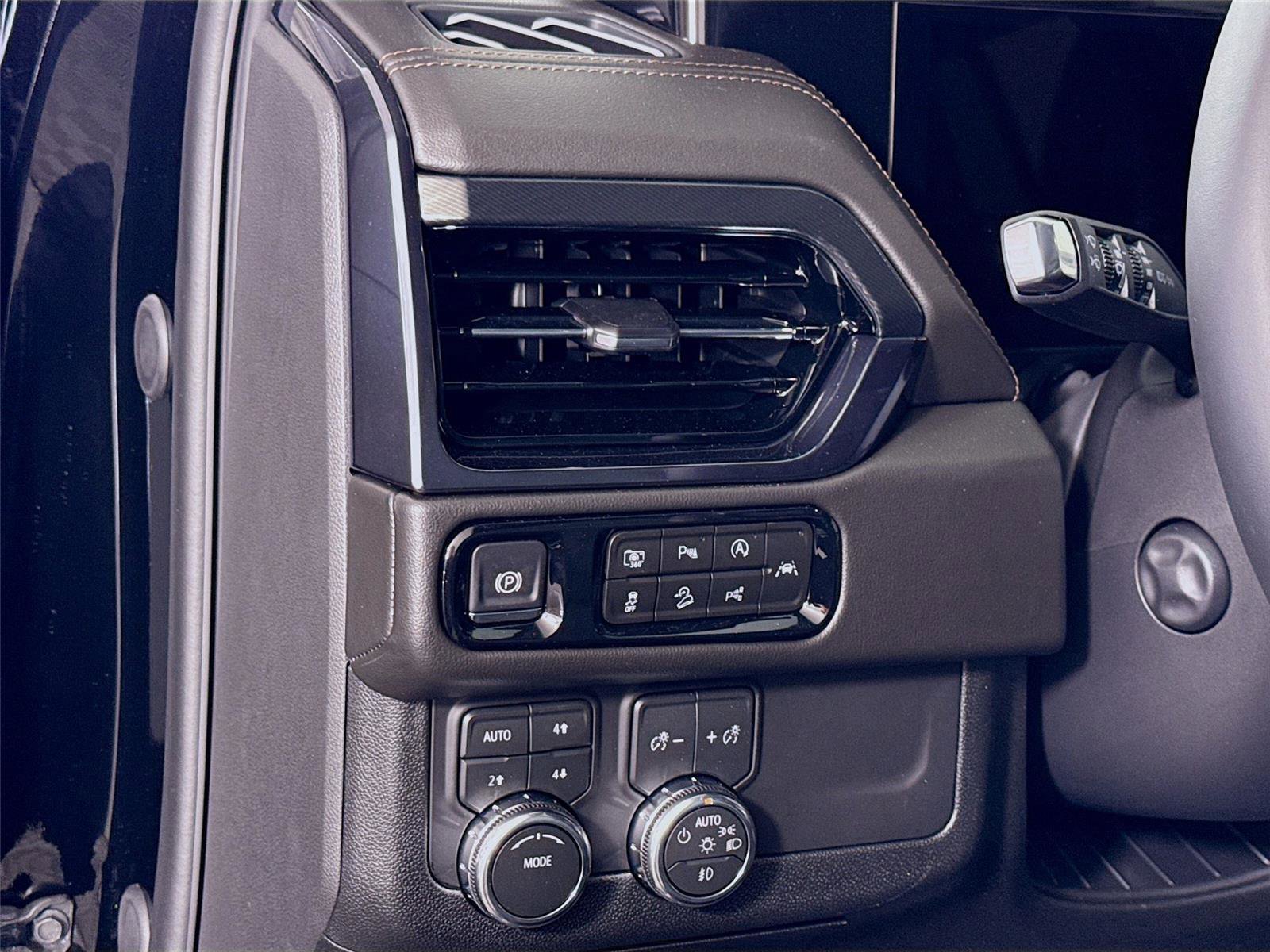 New 2026 GMC Yukon XL AT4 w/ AT4 Premium Package AWD/4WD image 4