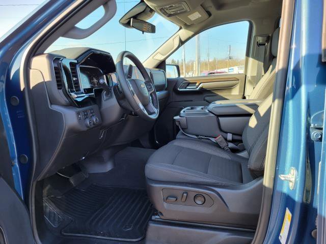 Used 2024 Chevrolet Silverado 1500 LT AWD/4WD image 7