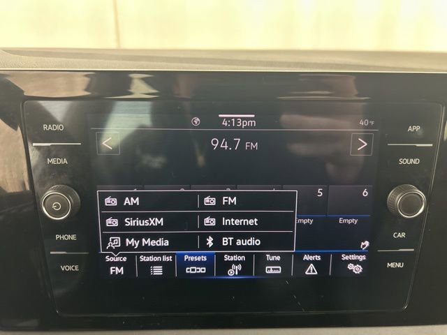 Used 2025 Volkswagen Jetta SE w/ Sunroof Package image 16