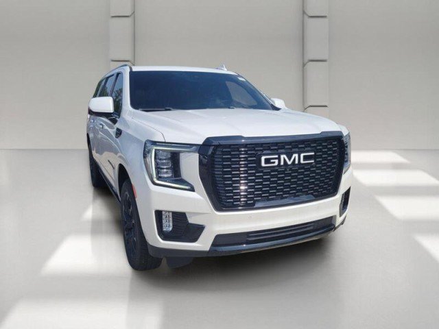 Used 2023 GMC Yukon XL Denali Ultimate AWD/4WD image 3