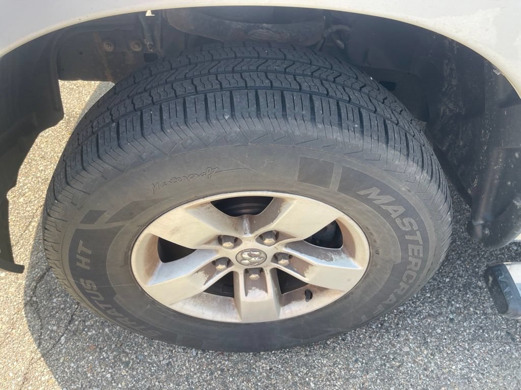 Used 2020 RAM 1500 Classic SLT AWD/4WD image 19
