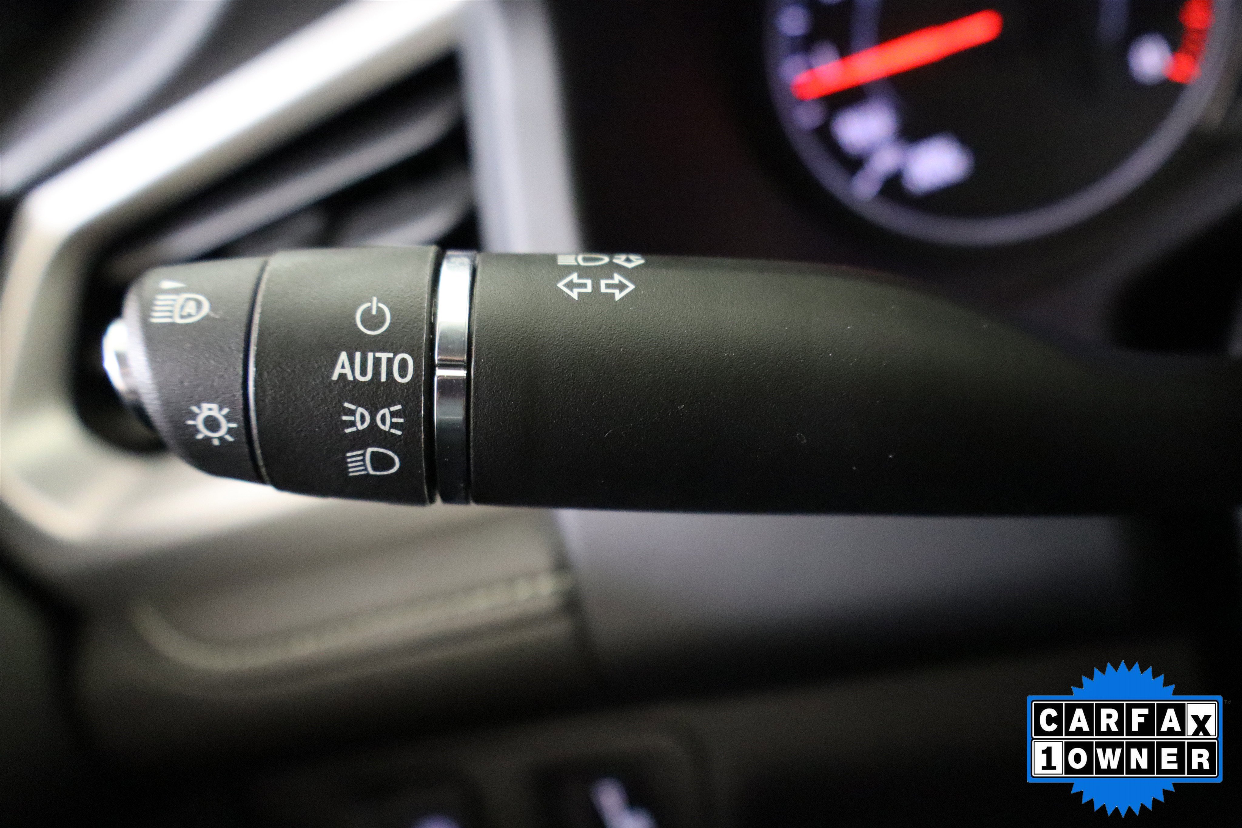 Used 2023 GMC Acadia SLE w/ Driver Convenience Package image 30