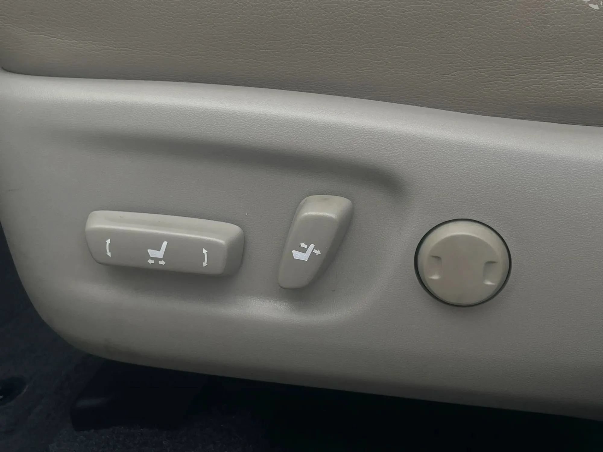 Used 2016 Toyota Prius V Five FWD image 57