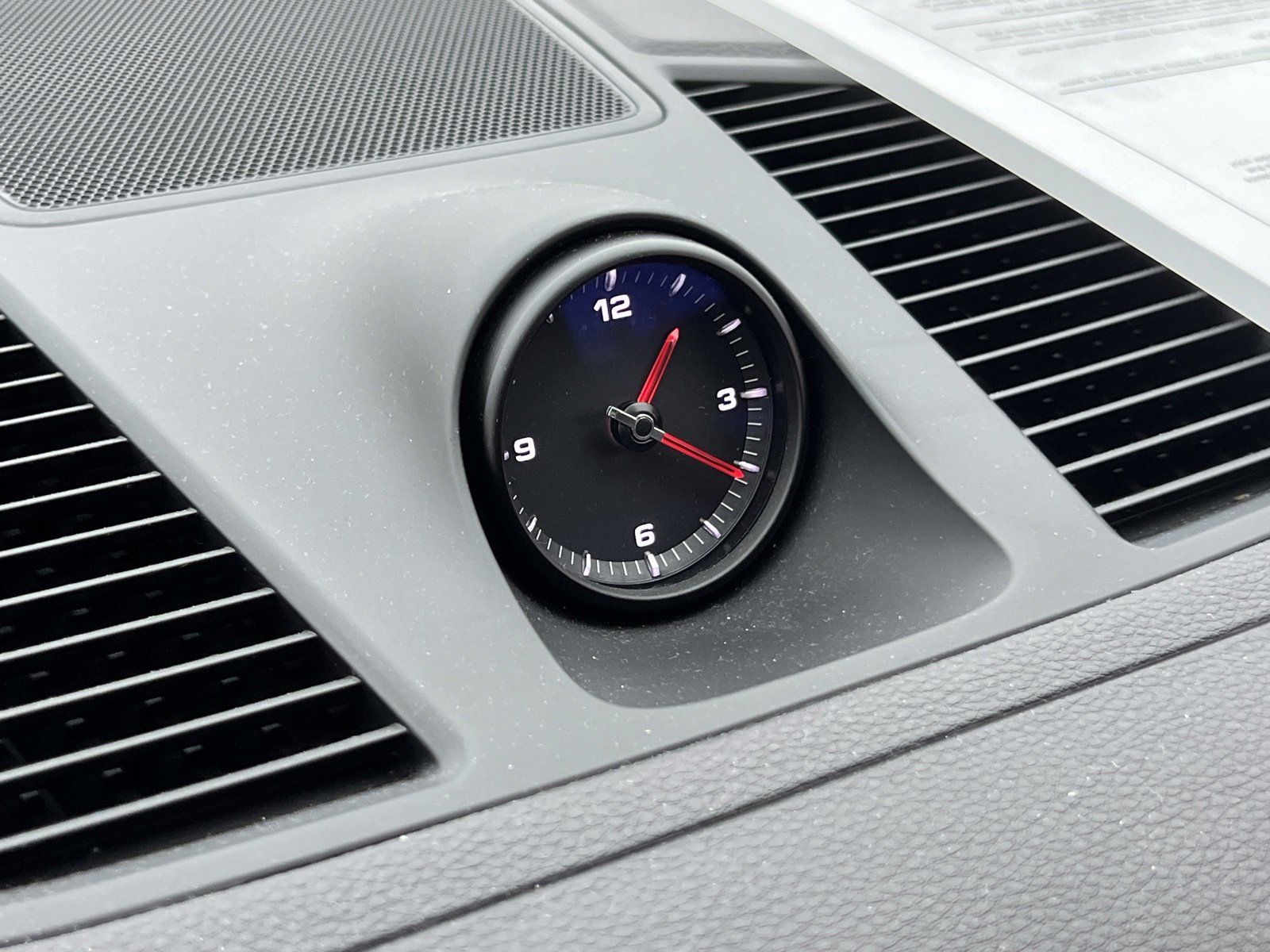 Certified 2022 Porsche Cayenne Platinum Edition image 26