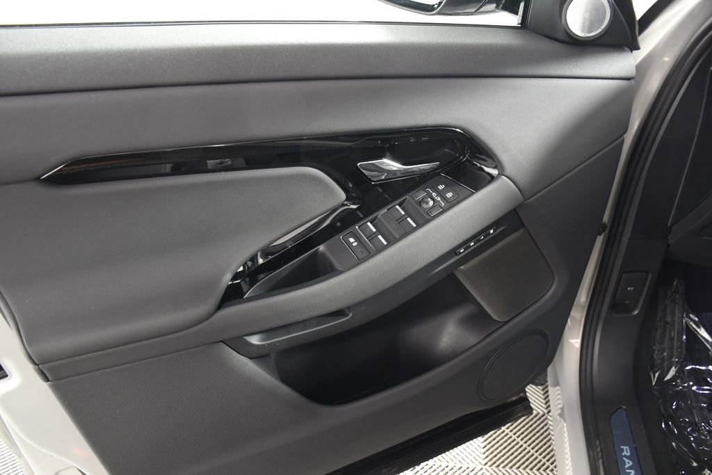 Certified 2026 Land Rover Range Rover Evoque Dynamic SE image 14