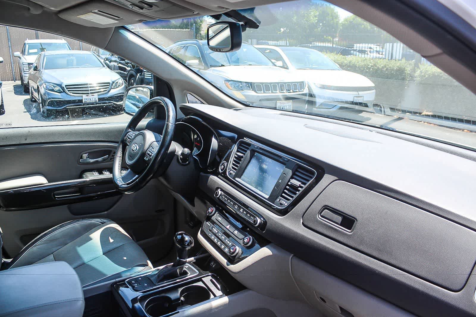 Used 2015 Kia Sedona SX FWD image 21