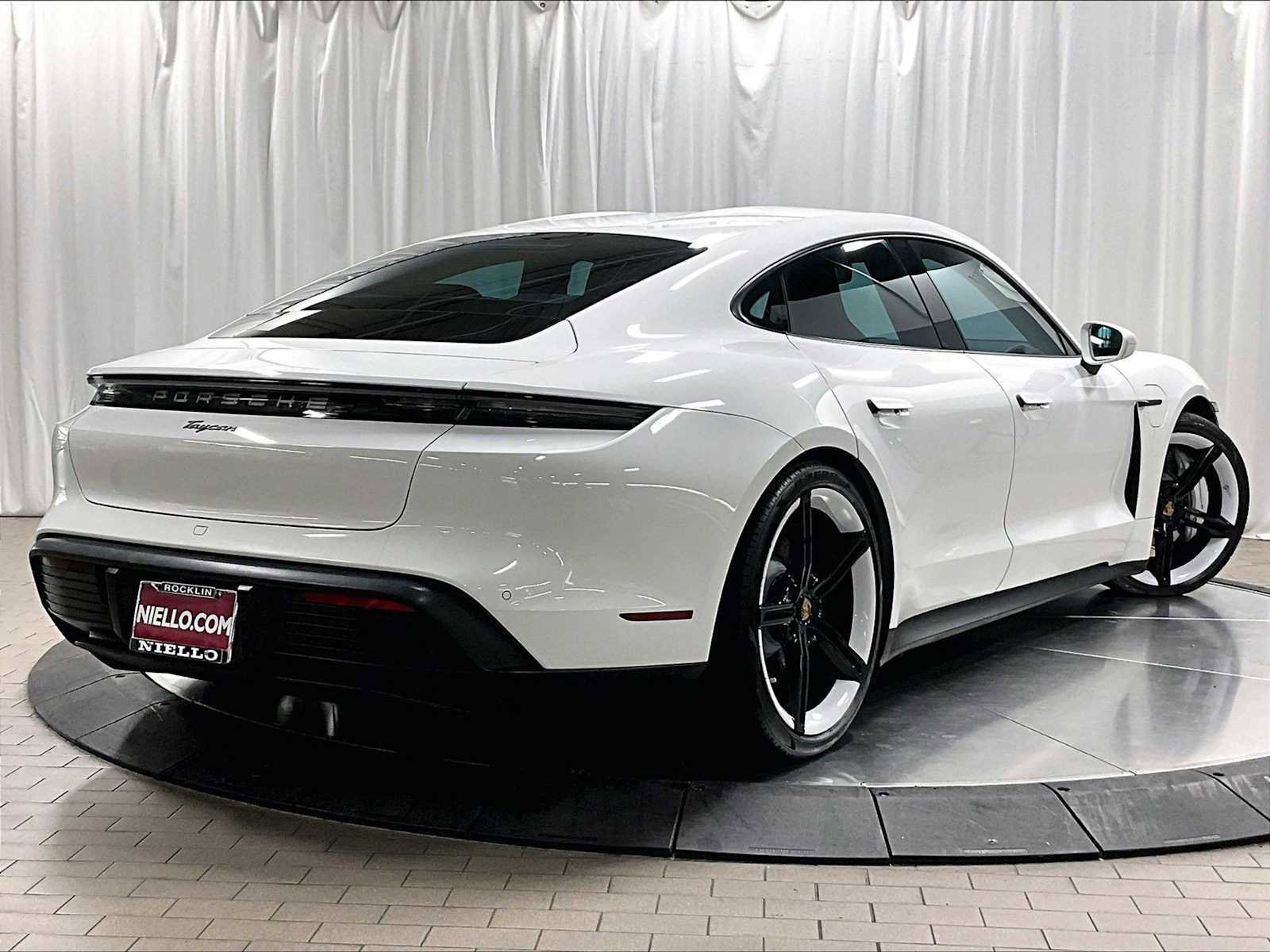 Used 2022 Porsche Taycan image 10