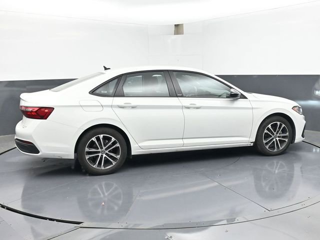 Used 2025 Volkswagen Jetta Sport FWD image 3