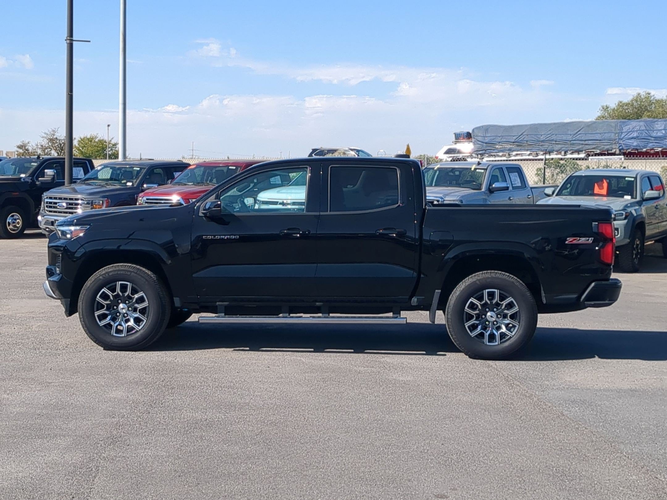 Used 2023 Chevrolet Colorado Z71 w/ Z71 Convenience Package 2 AWD/4WD image 2