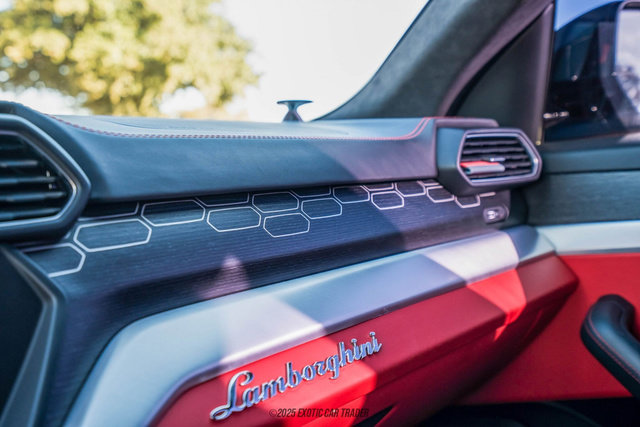 Used 2019 Lamborghini Urus image 38
