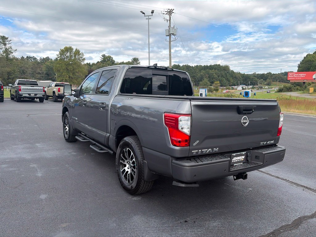 Used 2024 Nissan Titan SV w/ SV Convenience Package AWD/4WD image 7
