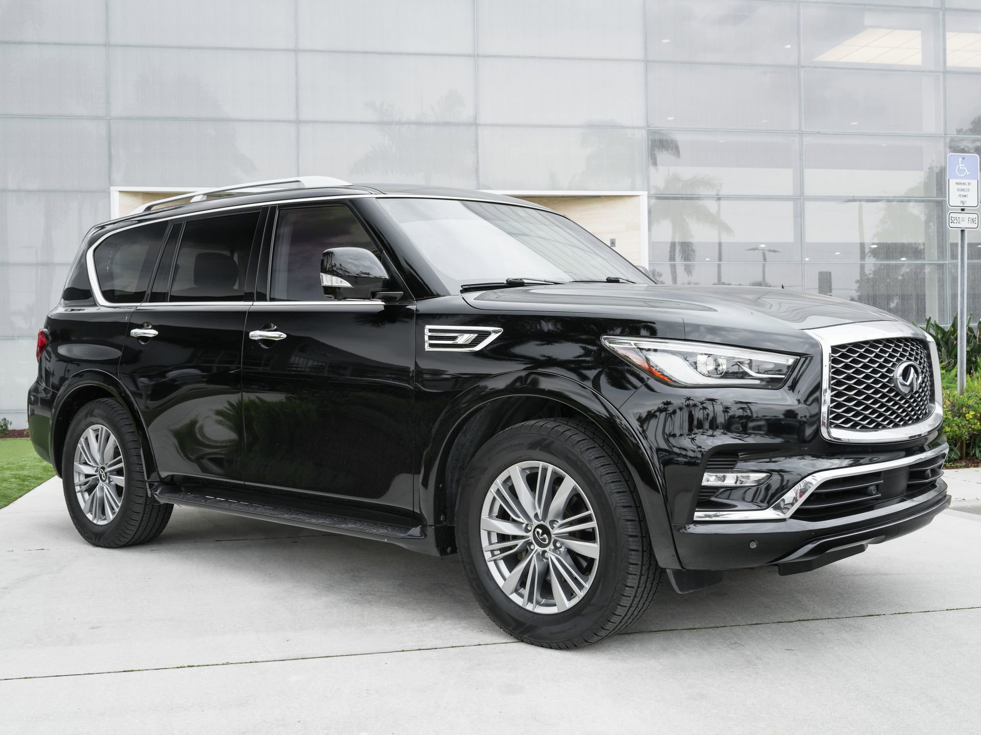 Certified 2021 INFINITI QX80 Luxe RWD image 4