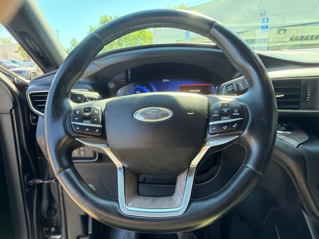 Used 2020 Ford Explorer Platinum w/ Premium Technology Package AWD/4WD image 36