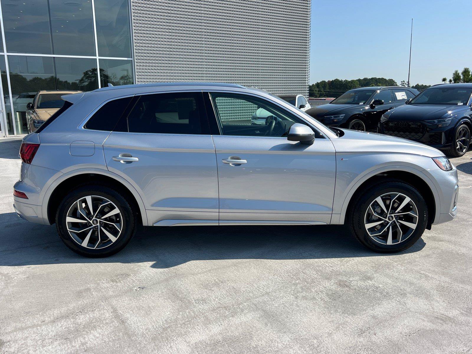 Used 2025 Audi Q5 2.0T Premium Plus w/ Premium Plus Package AWD/4WD image 4