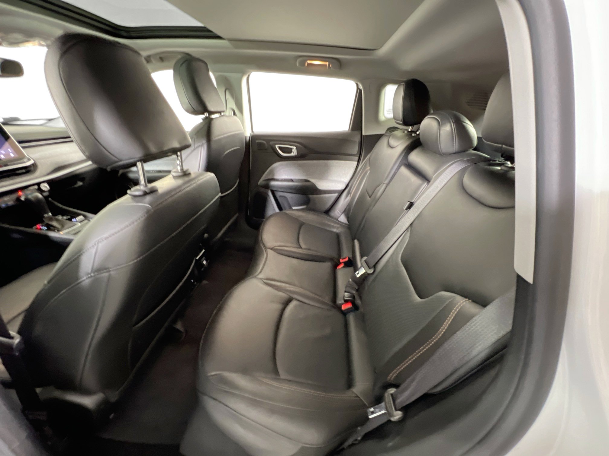 Used 2022 Jeep Compass Latitude w/ Sun and Sound Group AWD/4WD image 23