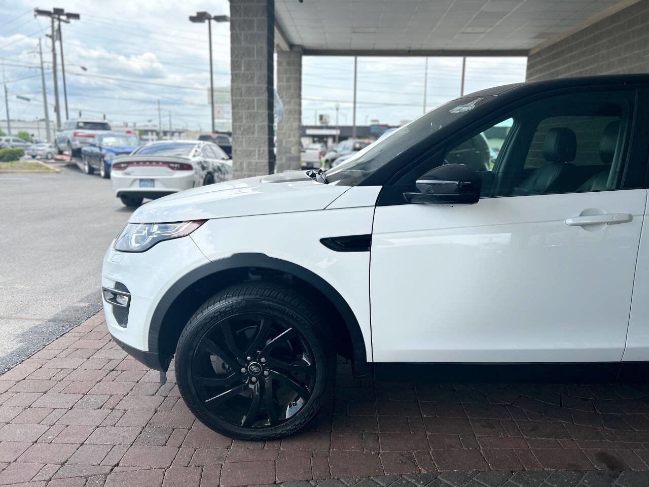Used 2017 Land Rover Discovery Sport HSE AWD/4WD image 5