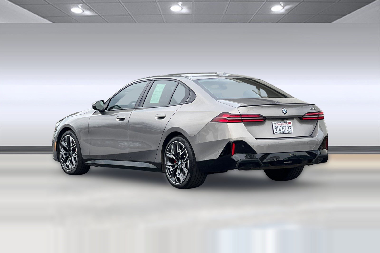 Used 2026 BMW 530i w/ M Sport Package image 3