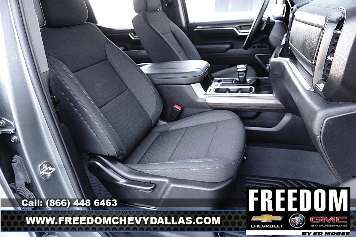 Used 2024 Chevrolet Silverado 1500 LT Trail Boss w/ LPO, Dark Essentials Package AWD/4WD image 12
