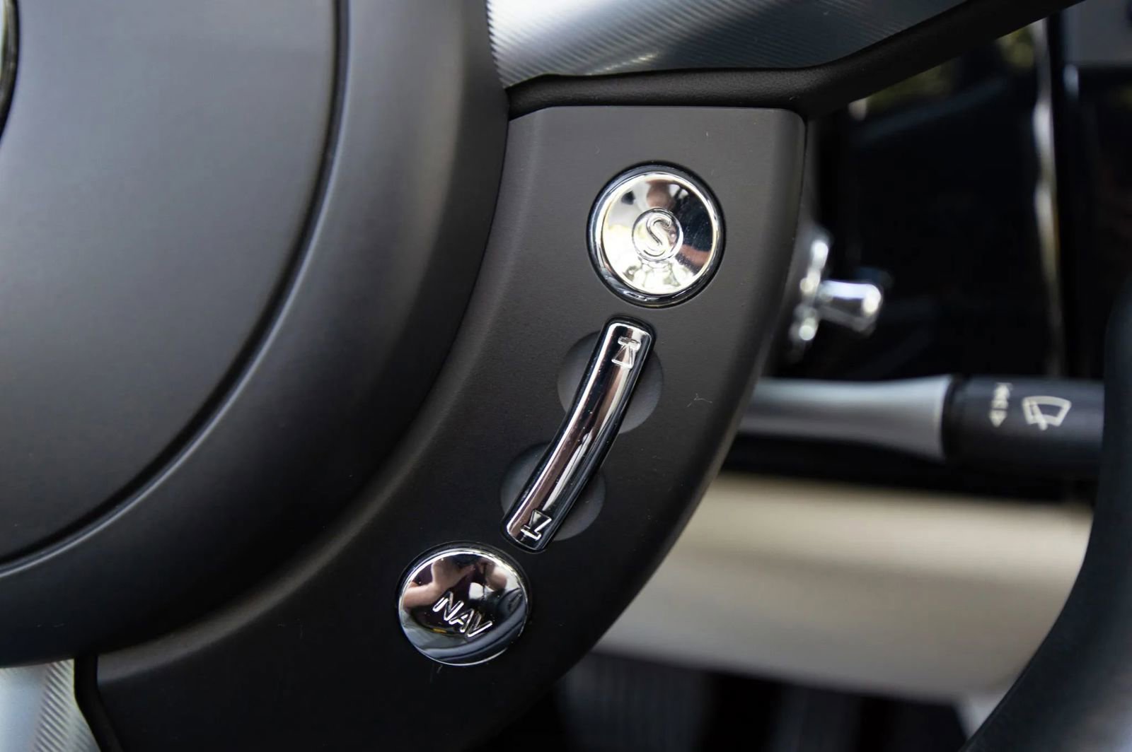 Used 2016 Rolls-Royce Phantom Drophead Coupe image 7