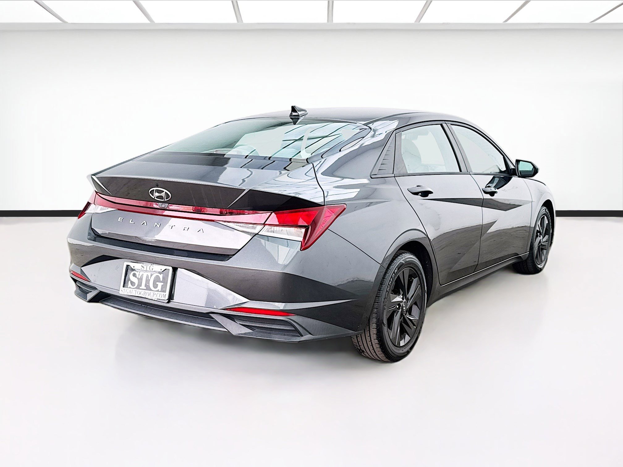 Used 2021 Hyundai Elantra SEL image 4