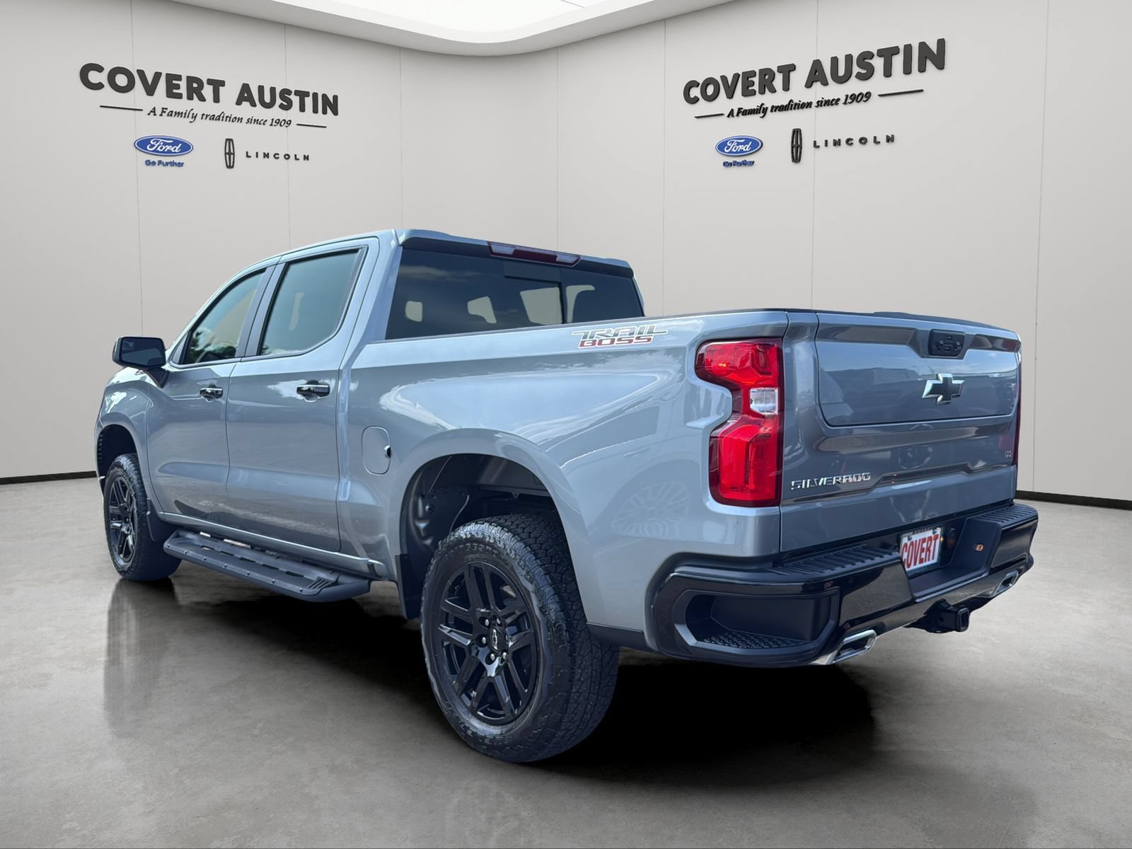 Used 2026 Chevrolet Silverado 1500 LT Trail Boss w/ Convenience Package II AWD/4WD image 4