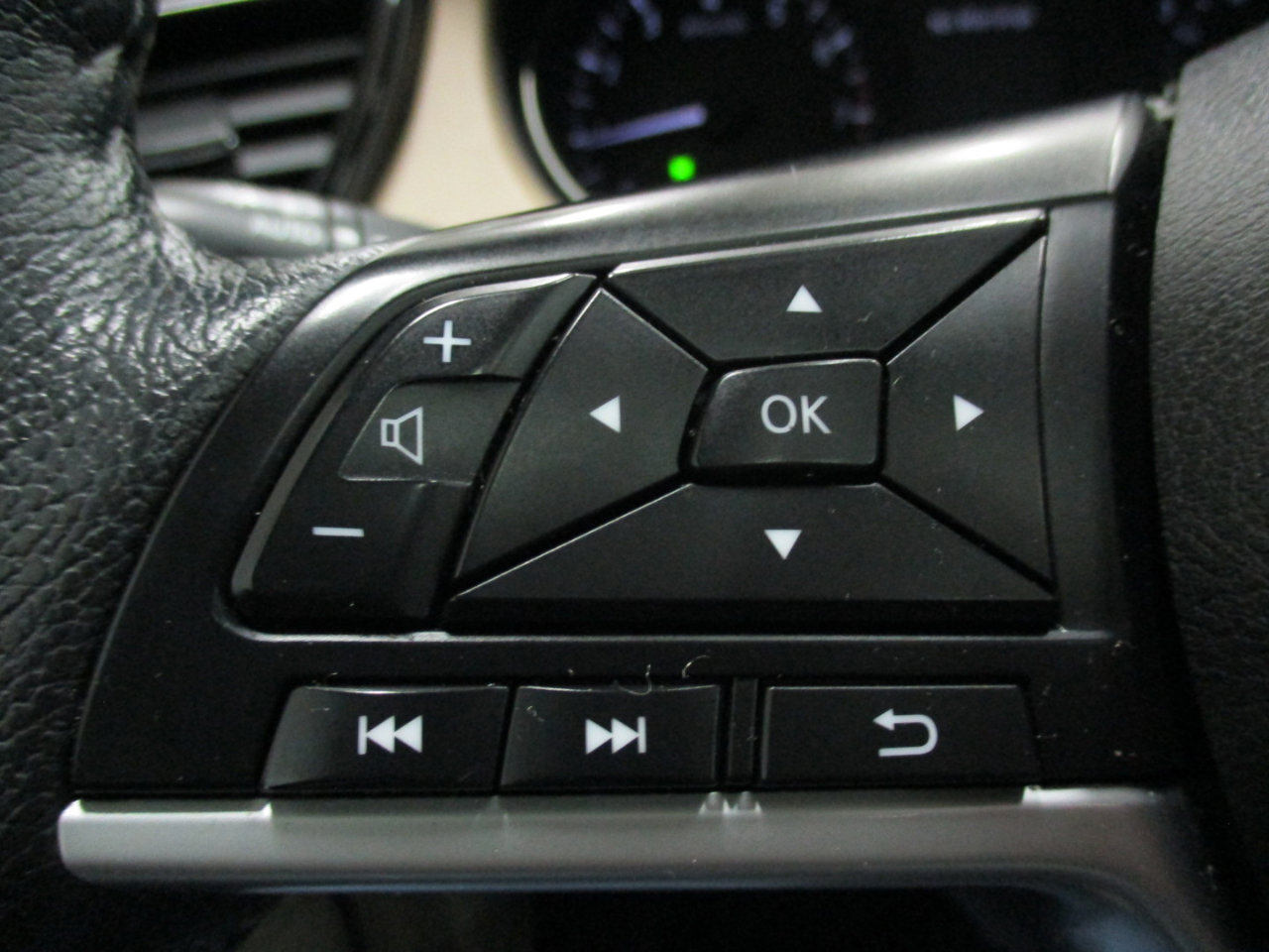 Used 2020 Nissan Rogue SL w/ Premium Package image 29