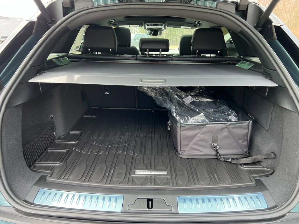 New 2026 Land Rover Range Rover Velar Dynamic SE image 26