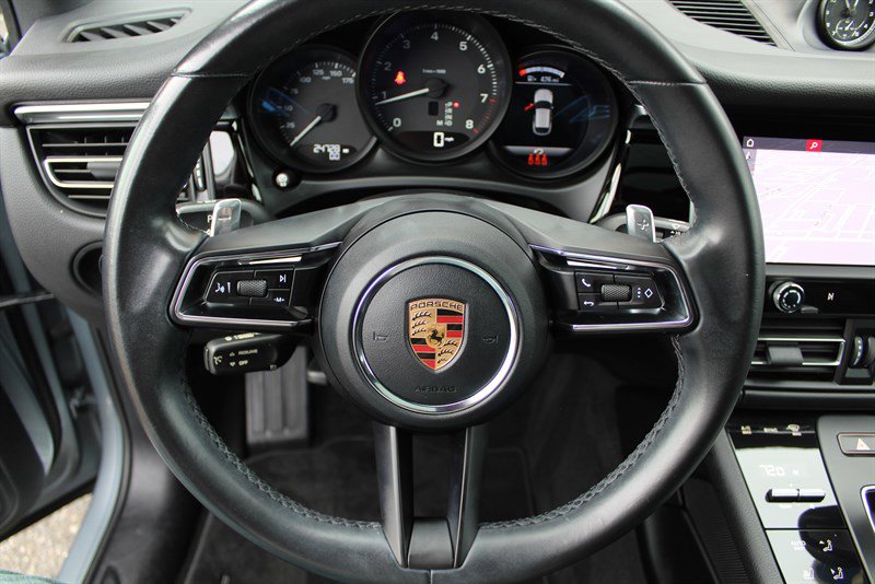 Used 2022 Porsche Macan AWD/4WD image 17