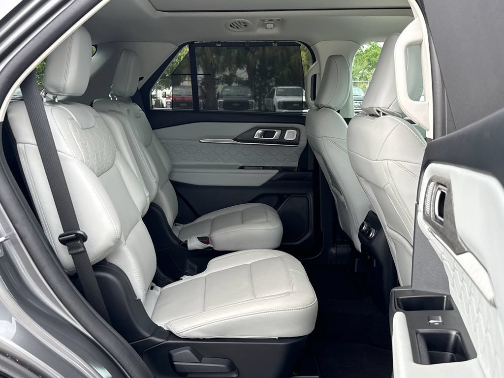 Used 2025 Ford Explorer Platinum w/ Ultimate Package AWD/4WD image 29