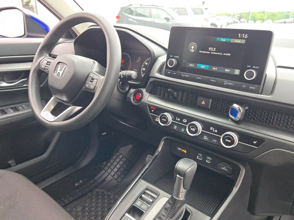 Used 2025 Honda CR-V EX image 8