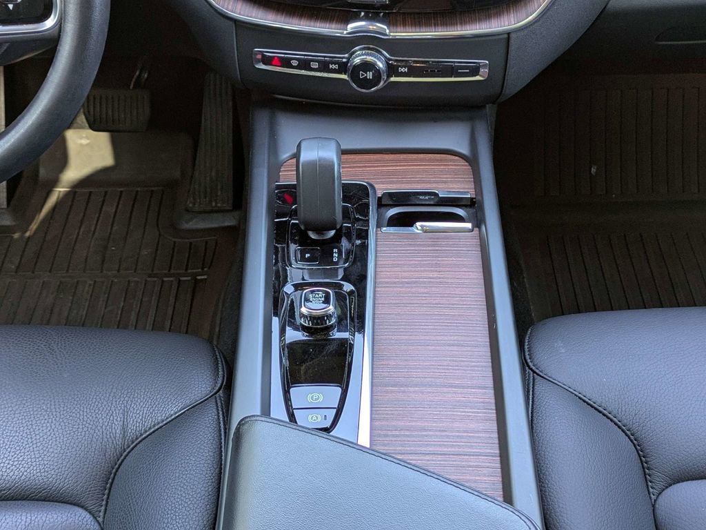 Used 2023 Volvo XC60 B5 Plus w/ Climate Package image 20