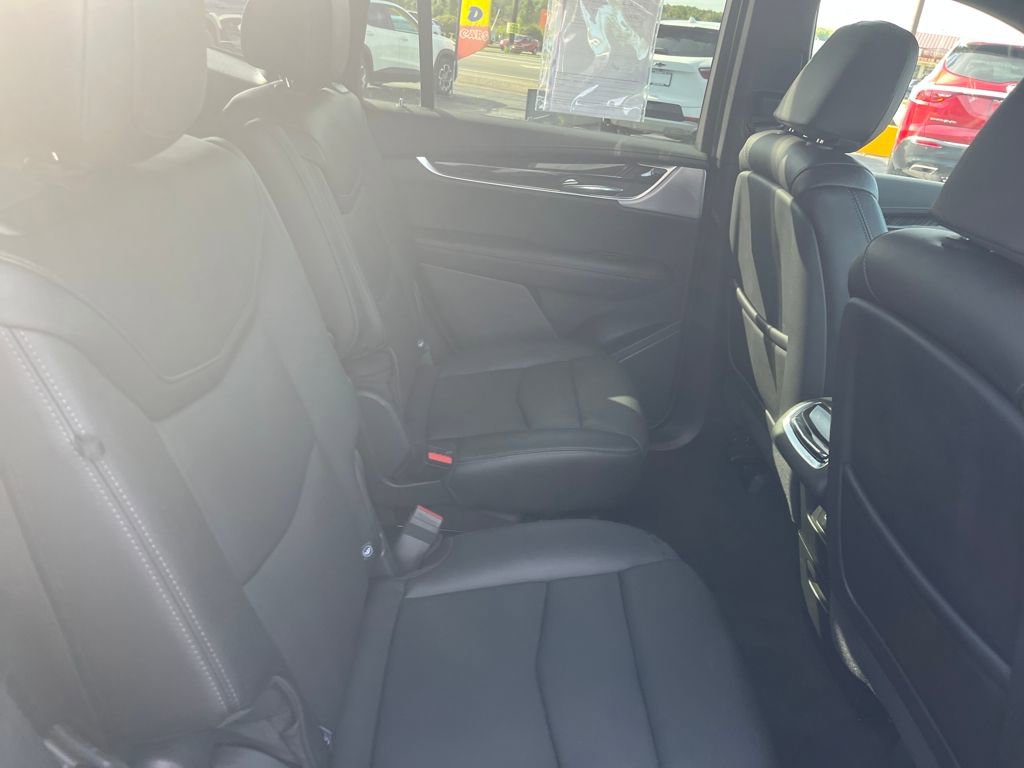 Used 2025 Cadillac XT6 Premium Luxury image 29