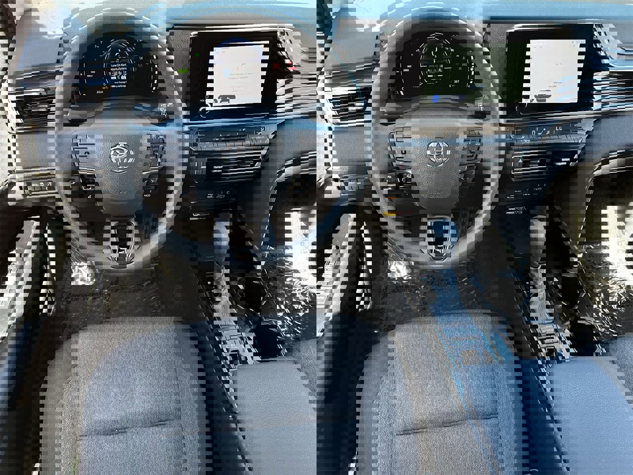 Used 2025 Toyota Camry LE image 10