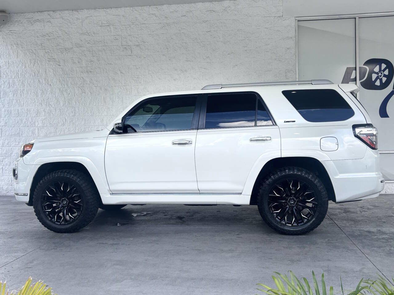 Used 2017 Toyota 4Runner Limited image 5