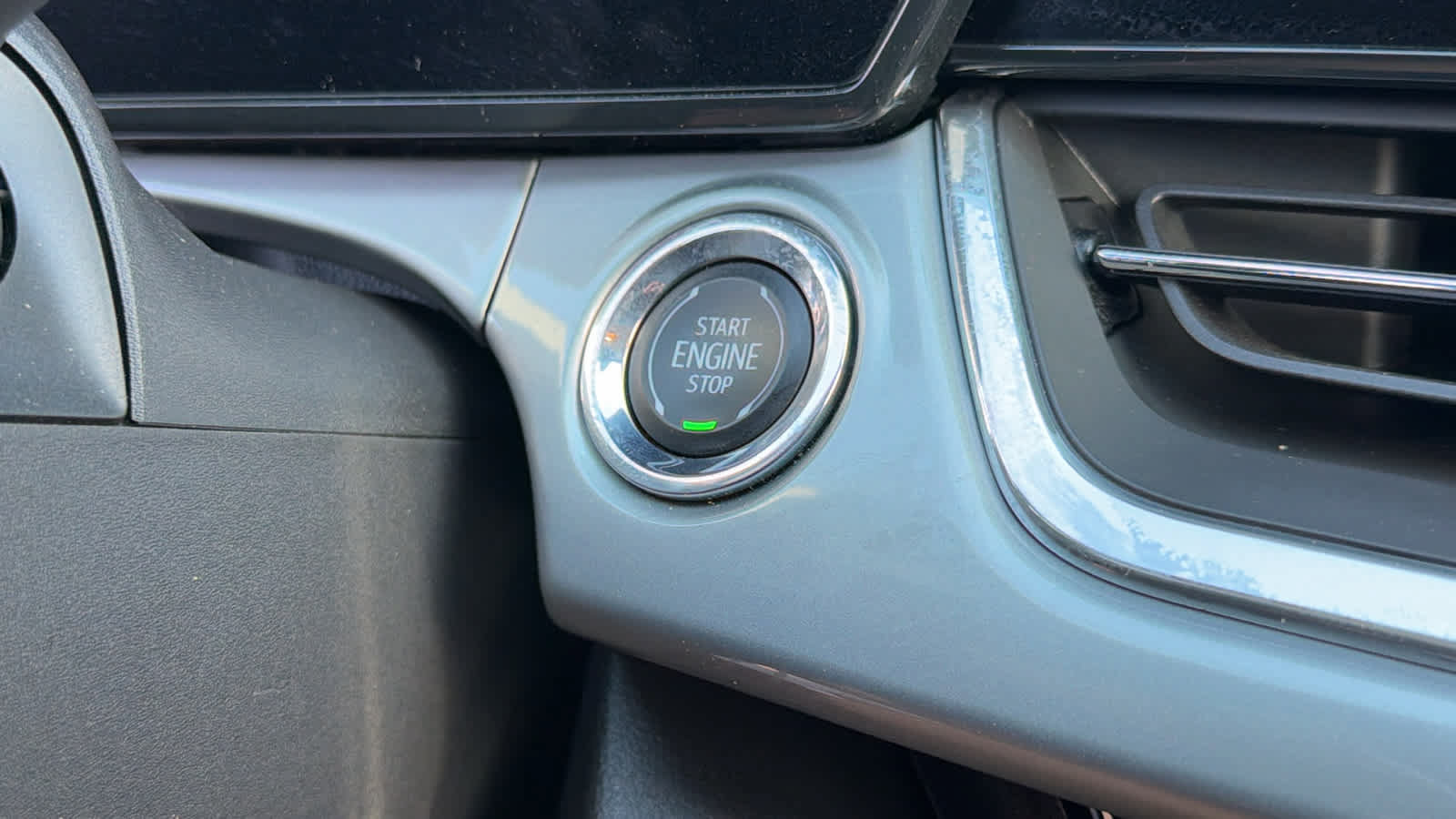 Used 2024 Chevrolet Trax LT FWD image 17