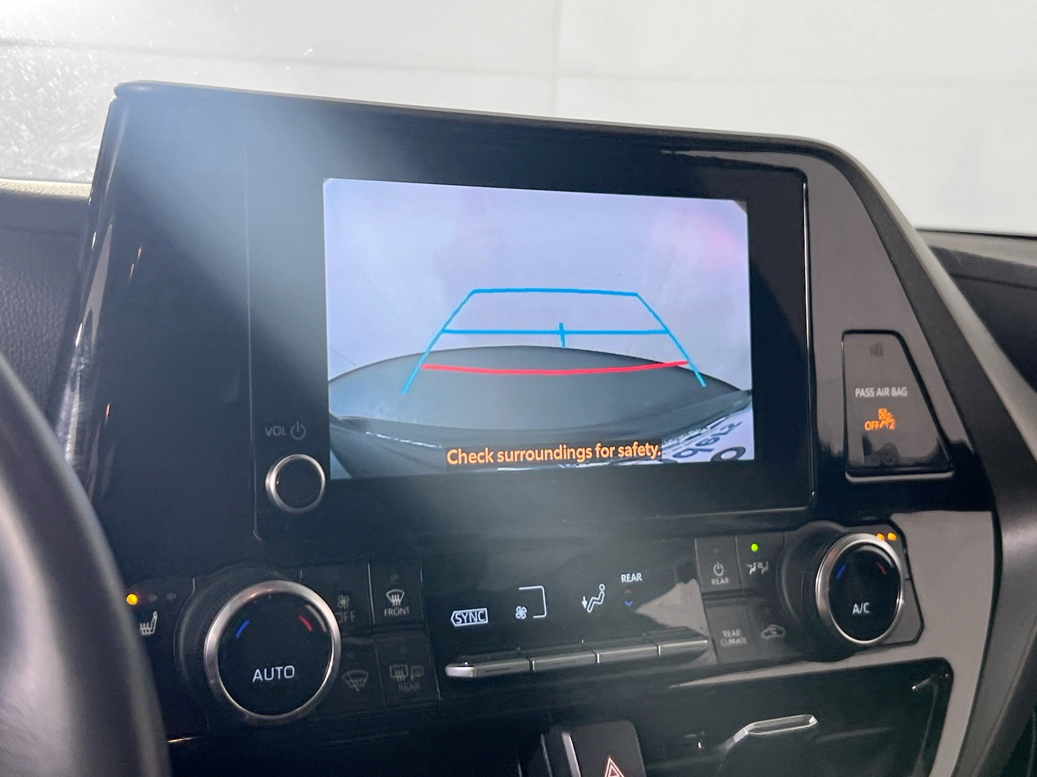 Used 2023 Toyota Highlander XLE AWD/4WD image 13