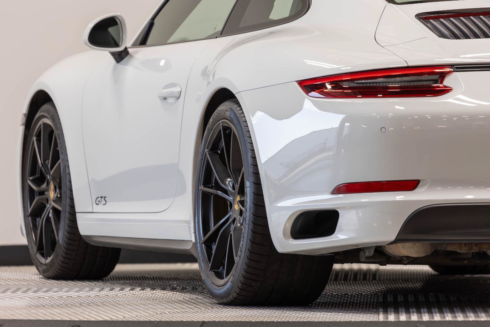 Used 2019 Porsche 911 Carrera GTS RWD image 13
