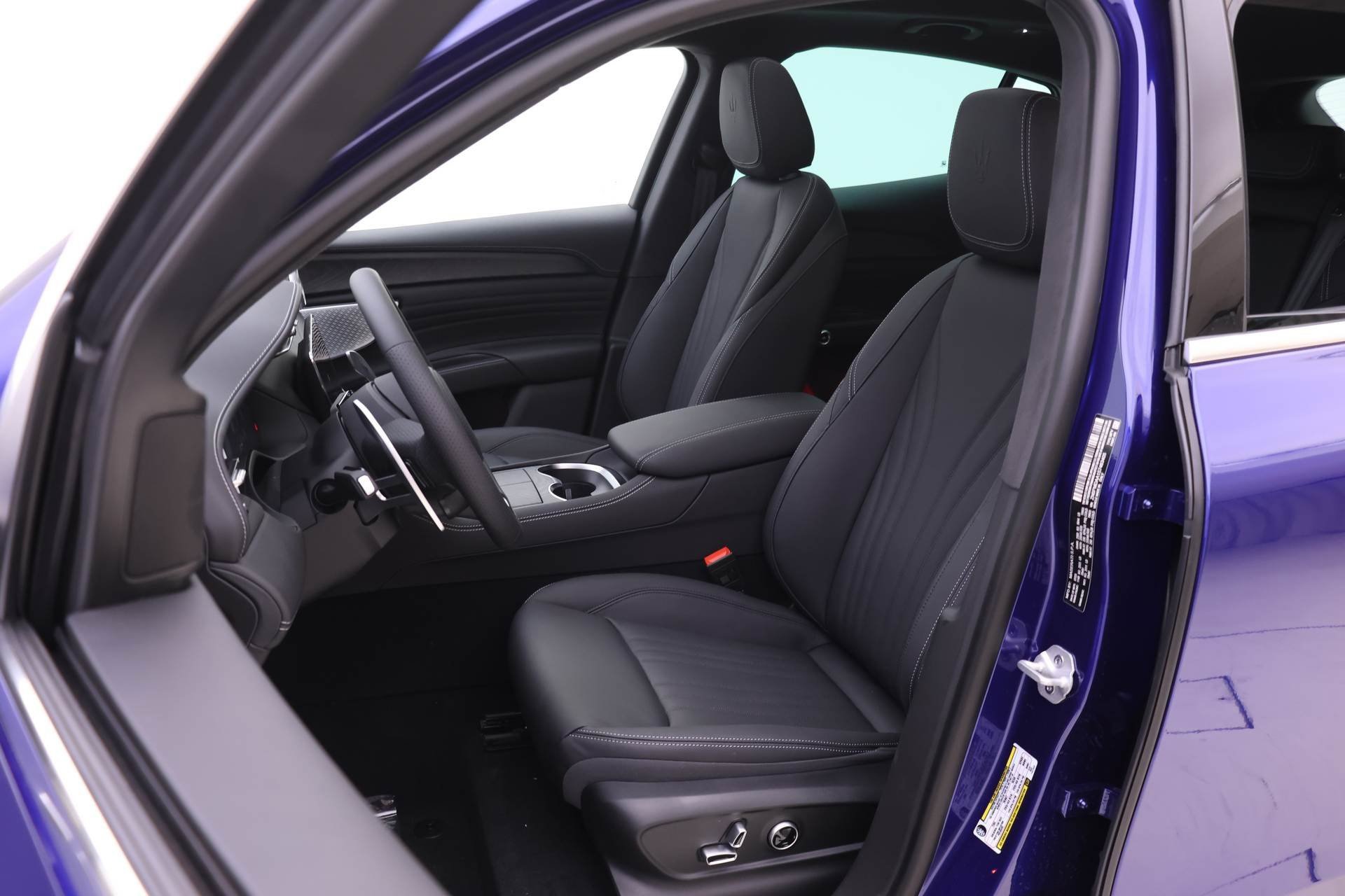 New 2025 Maserati Grecale GT image 7