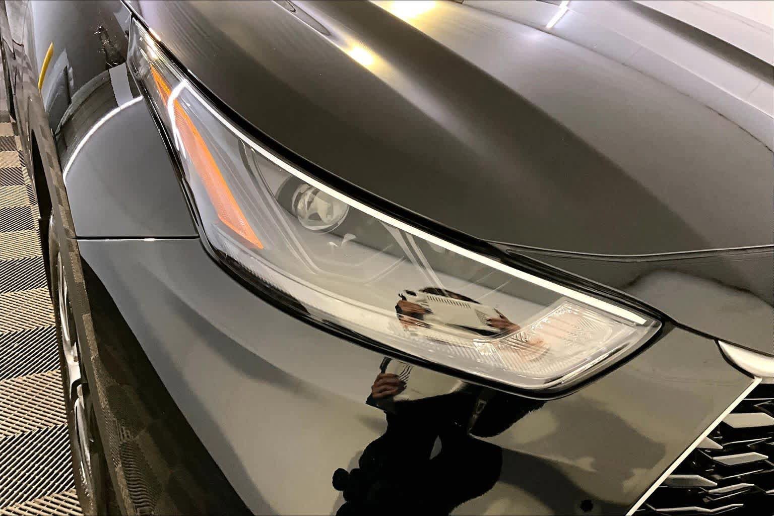 Used 2022 Toyota Highlander XLE AWD/4WD image 27