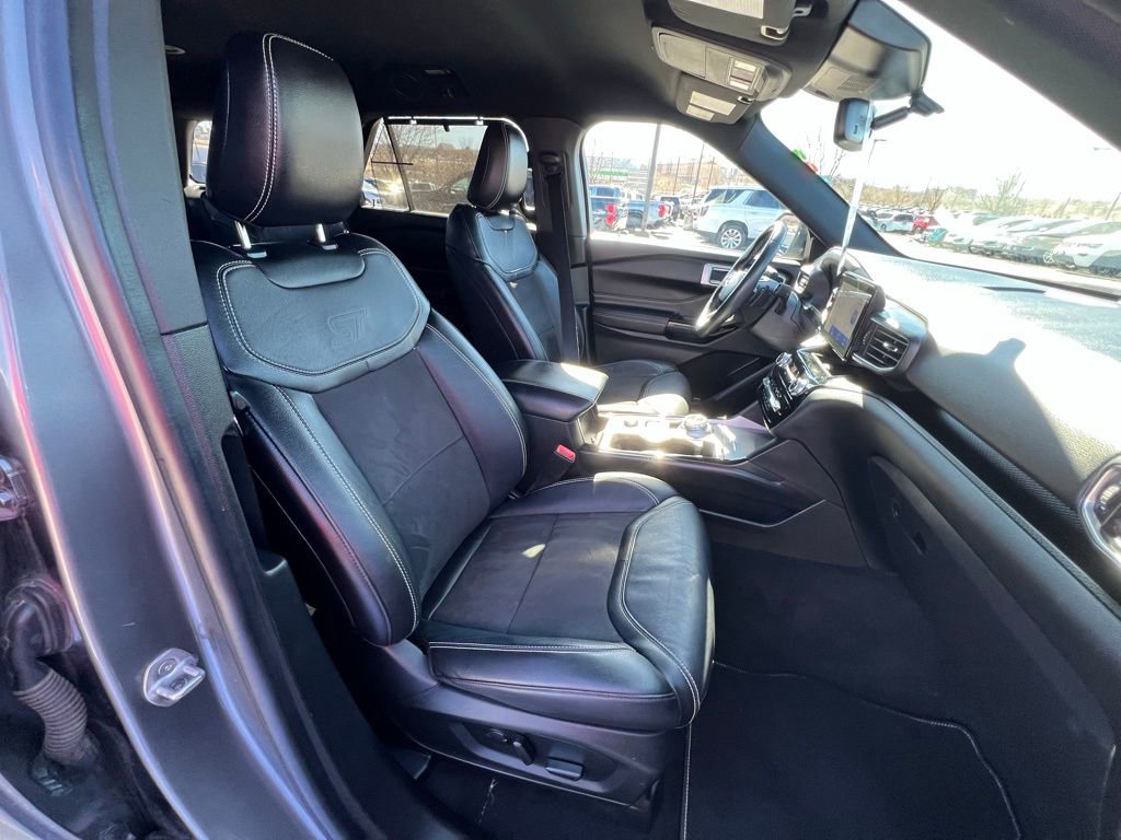 Used 2022 Ford Explorer ST w/ ST Street Pack image 33