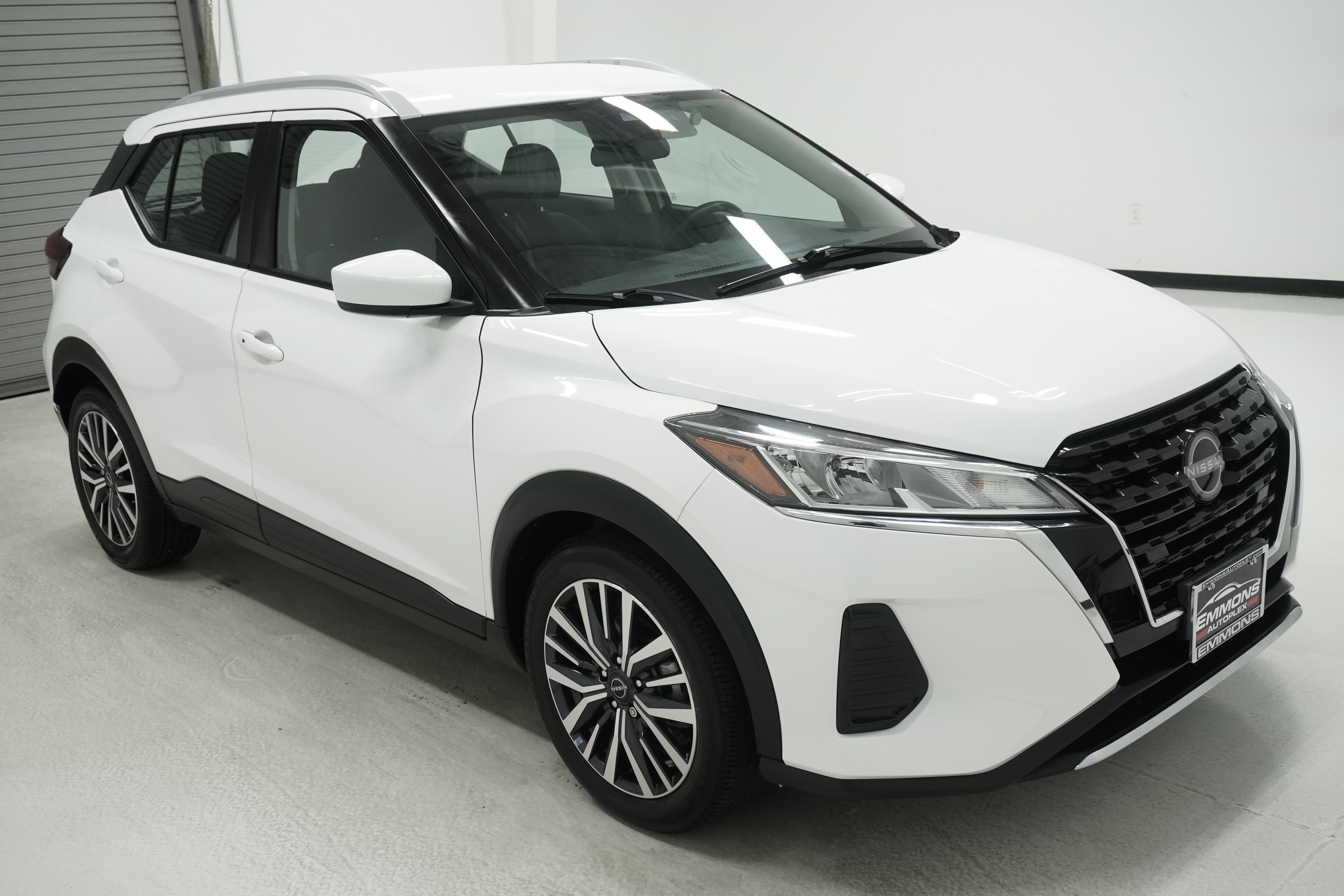 Used 2023 Nissan Kicks SV FWD image 3