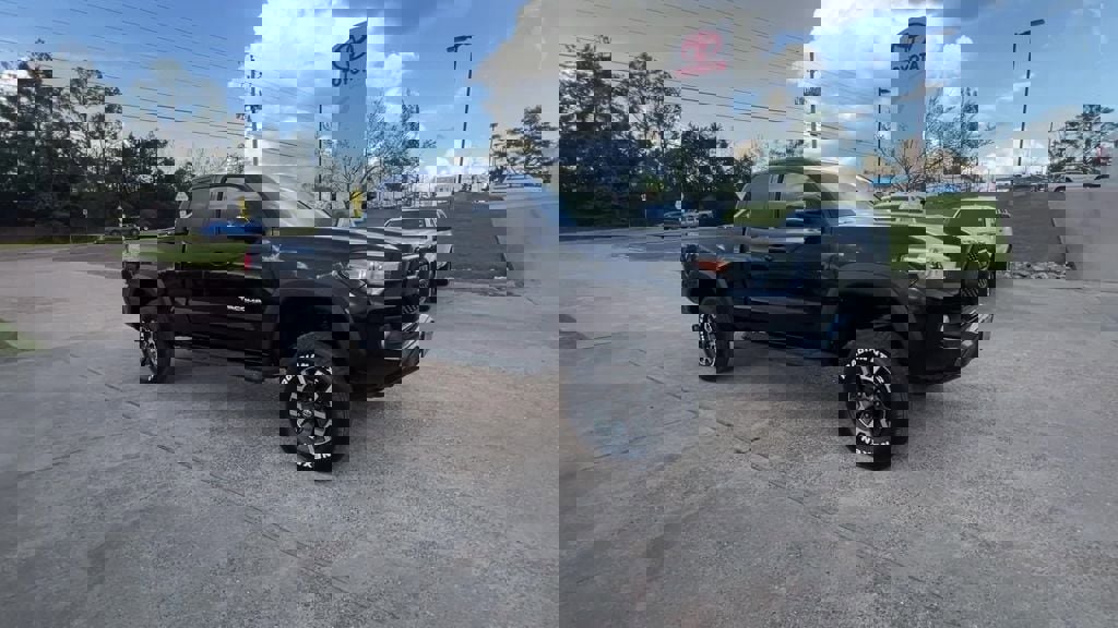 Used 2016 Toyota Tacoma TRD Off-Road w/ Premium & Technology Package image 8