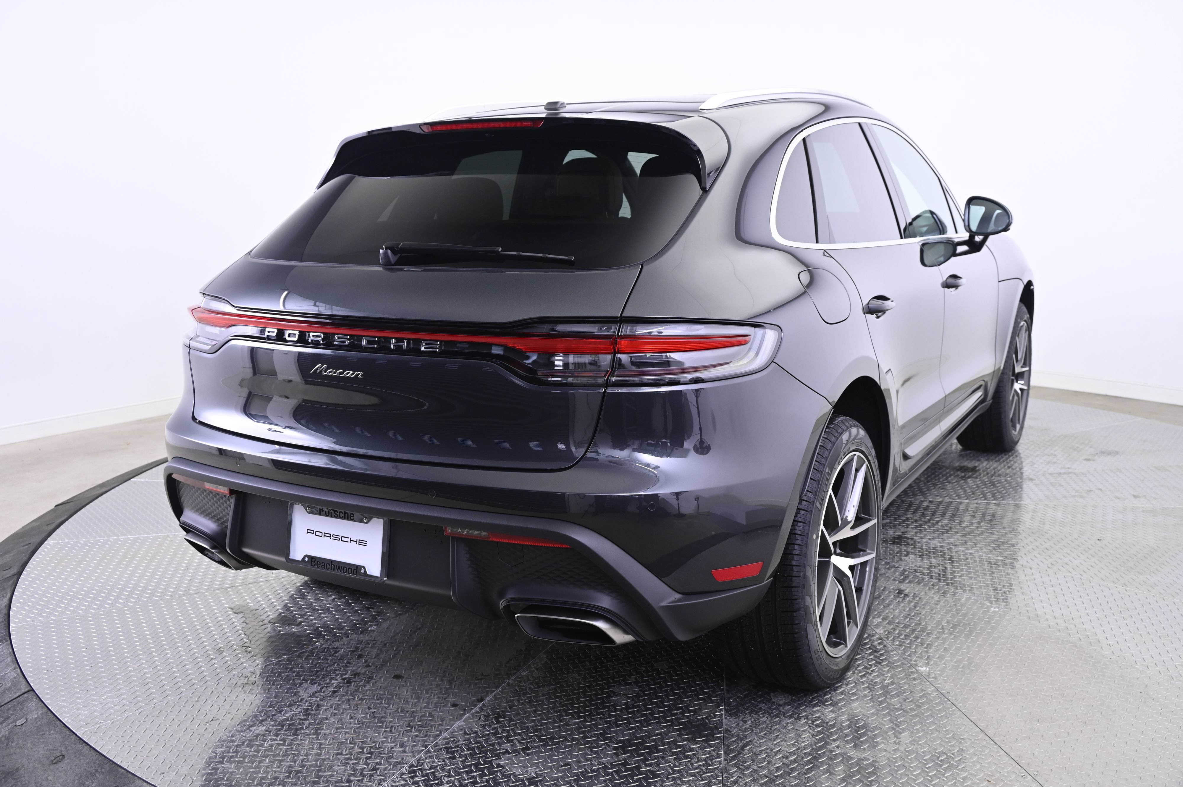 Certified 2026 Porsche Macan AWD/4WD image 7