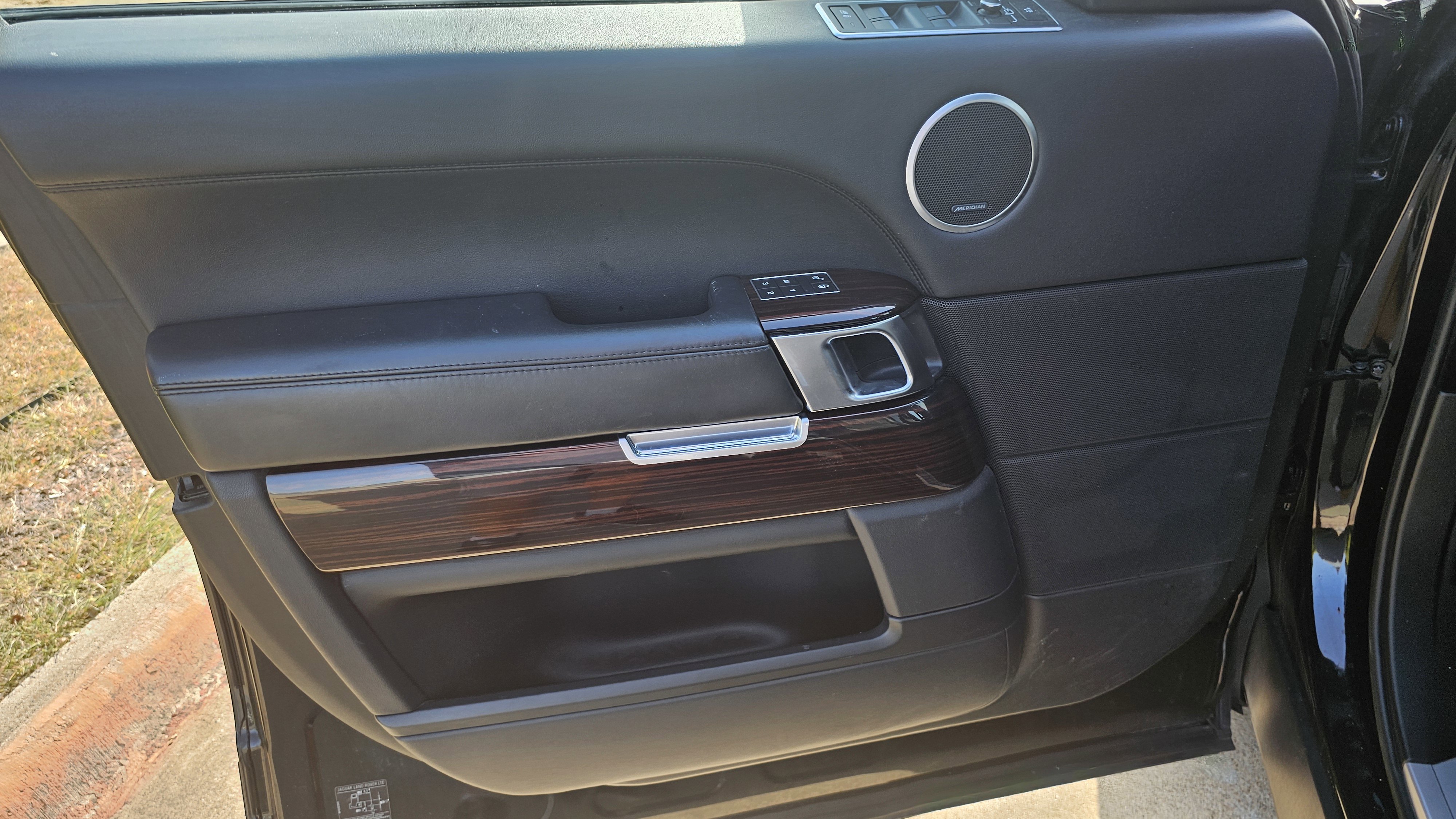 Used 2017 Land Rover Range Rover HSE image 25